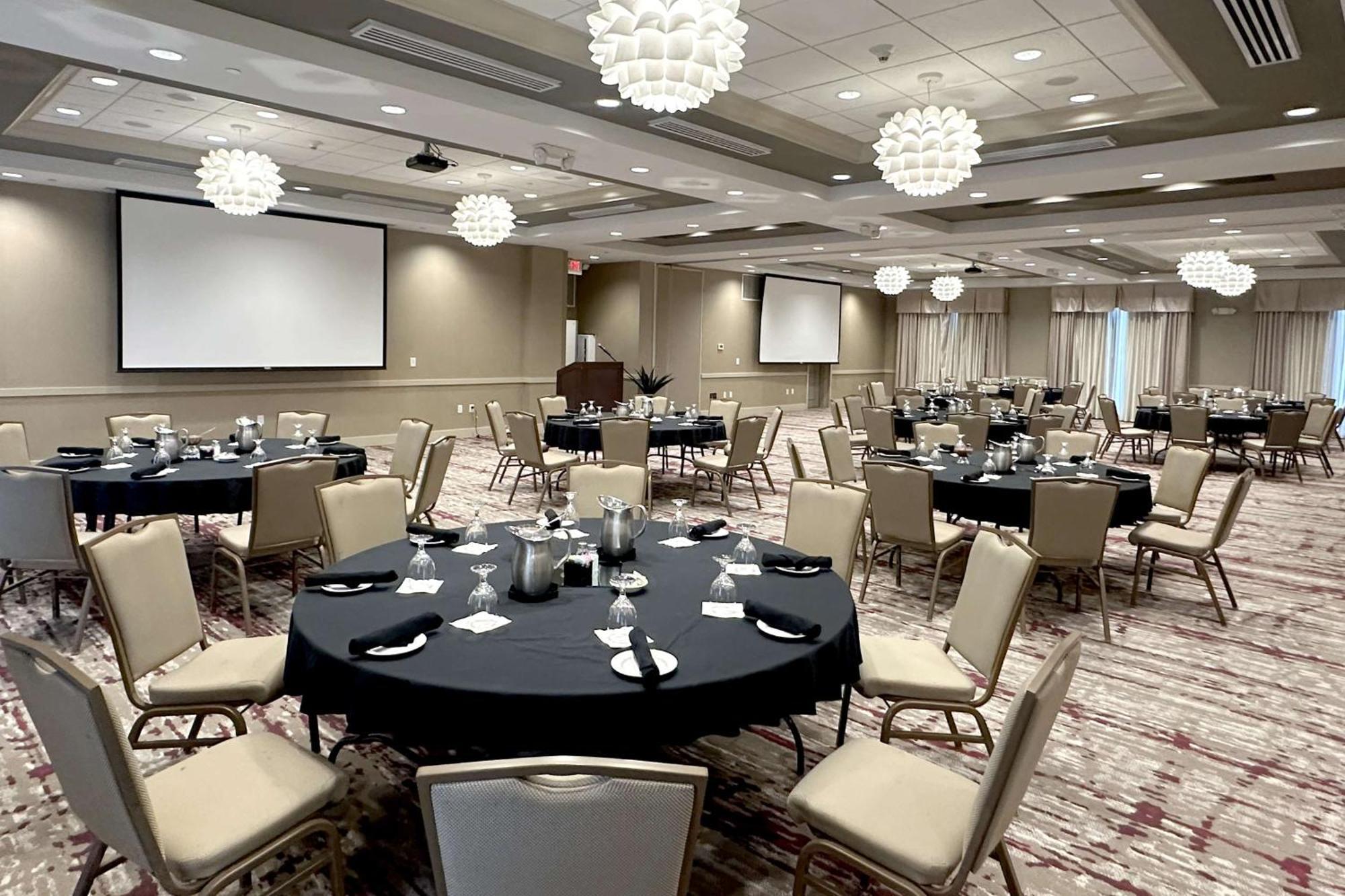 Hilton Garden Inn Olathe Exterior photo